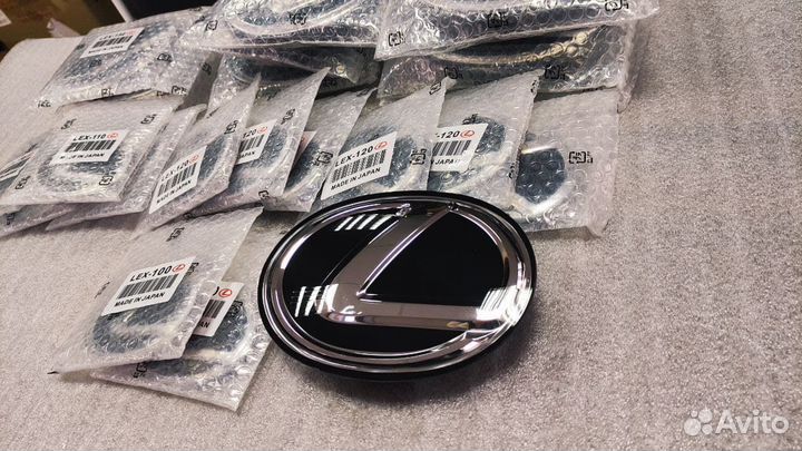 Эмблема Distronic Дистроник решетку Lexus черная