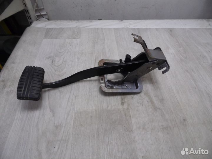 Педаль тормоза Mitsubishi Lancer 9