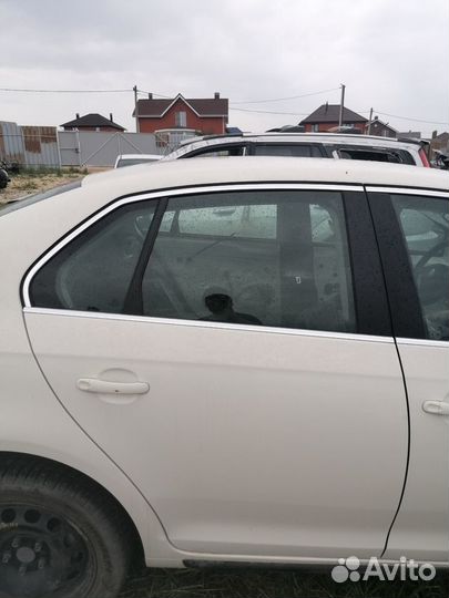 Дверь задняя правая Volkswagen Jetta 5