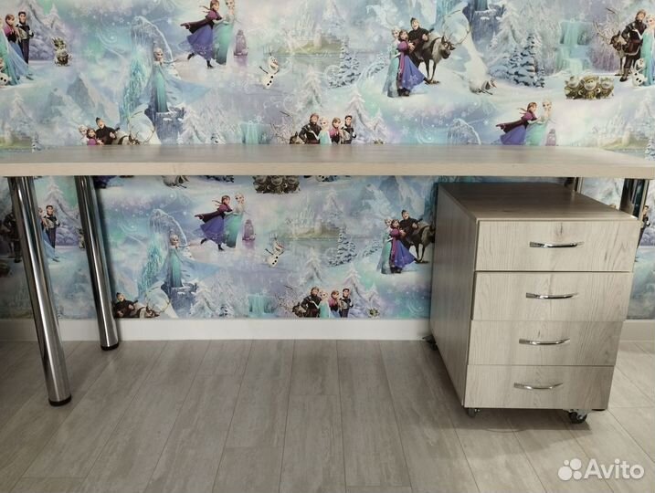 Стол с тумбами