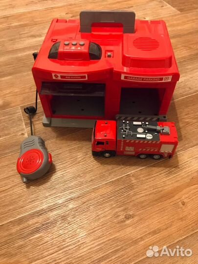 Пожарная машина с гаражом