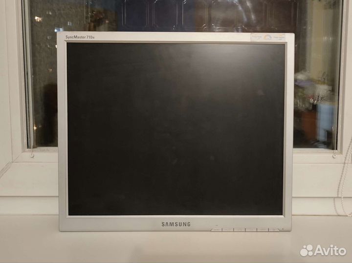 Монитор Samsung SyncMaster 710N