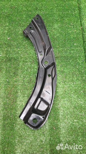 Кронштейн фары левый Skoda Rapid