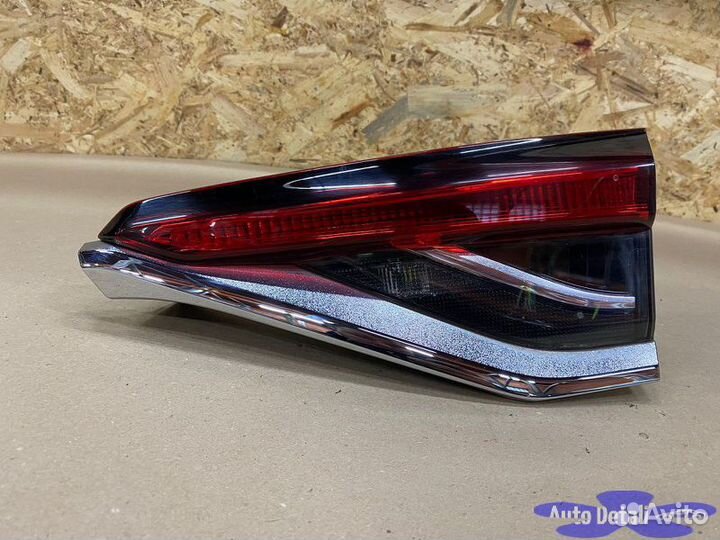 Задний правый фонарь бу в крышку Toyota Corolla E2