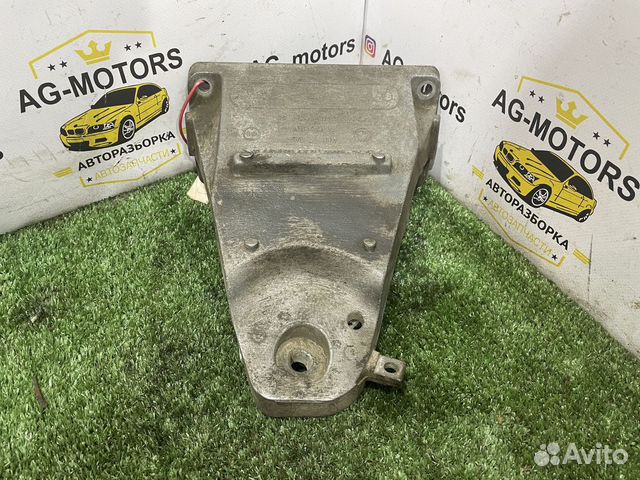 Опора двигателя правая N43B20 E60,E90,E81