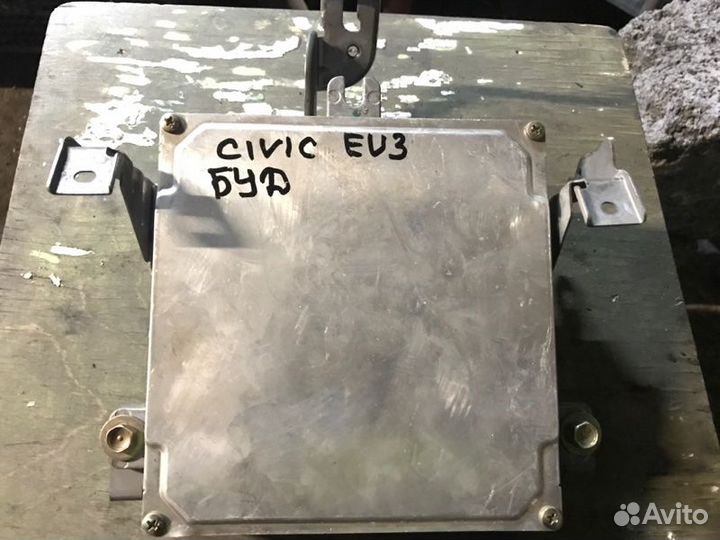 Блок управления двигателем Honda Civic EU3 4EE2