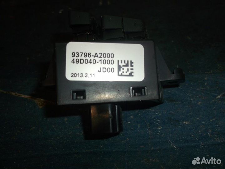 Кнопки настройки часов (Kia Ceed)