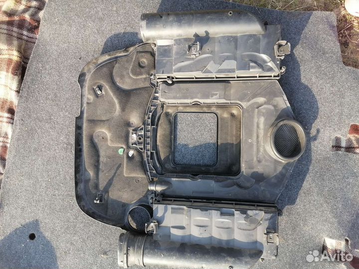 Корпус воздушного фильтра Mercedes Ц класса 202-й