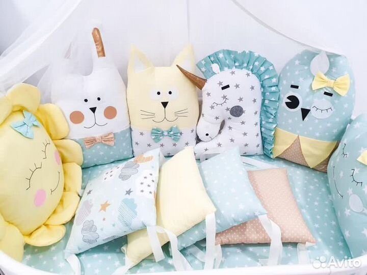 Комплект бортиков-подушек в кроватку