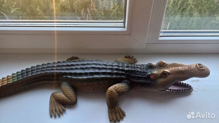 Игрушка крокодил