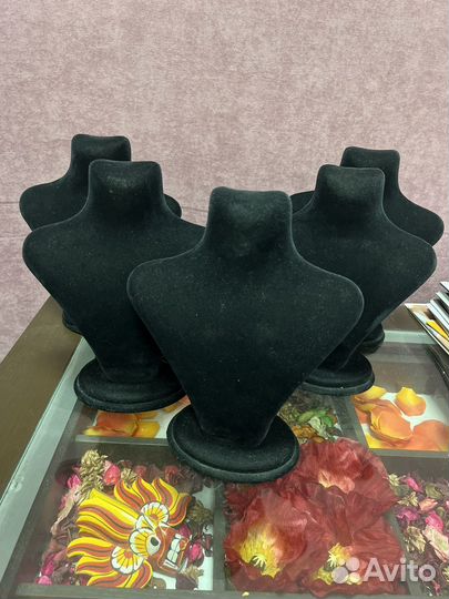 Шеи под бижутерию