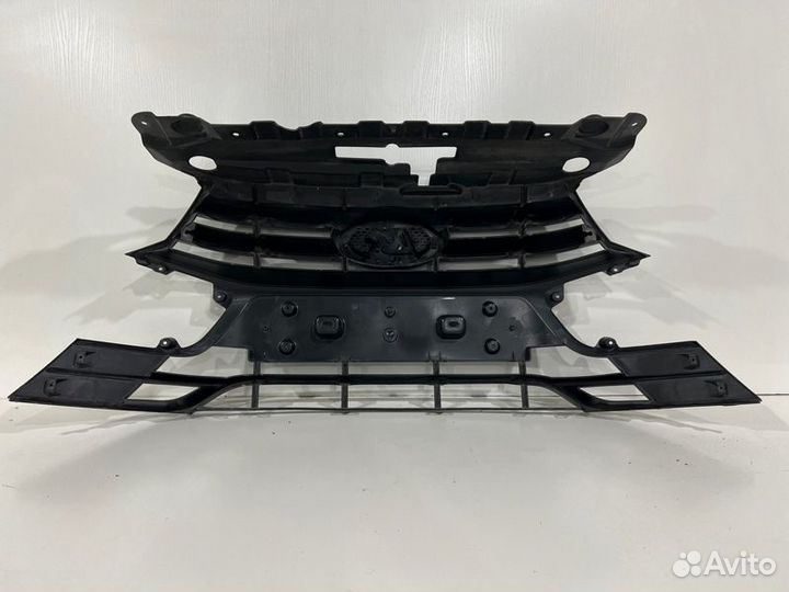 Решетка радиатора передняя LADA Granta 2018