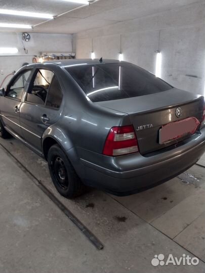 Volkswagen Jetta 2.0 МТ, 2004, битый, 140 000 км