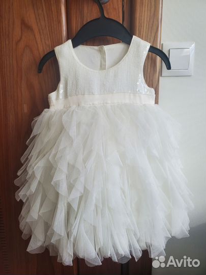 Платье нарядное 98