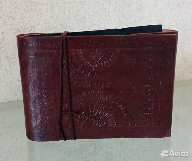 Кожаный фотоальбом