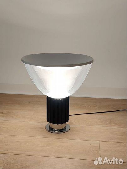 Дизайнерский светильник / Настольная лампа