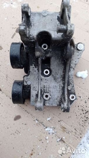 Кронштейн генератора Ситроен Ксара Пикассо