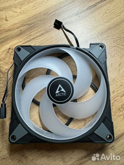 Вентилятор Arctic P14 PWM A-RGB