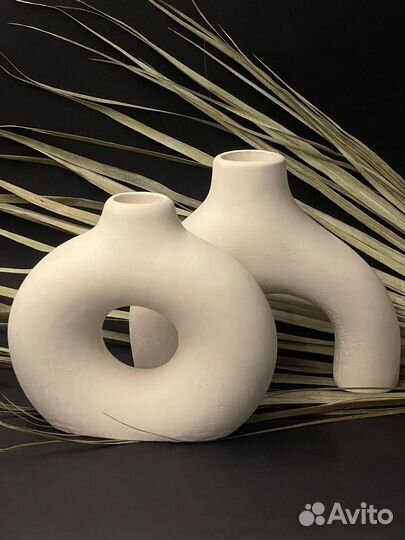 Интерьерная ваза из гипса