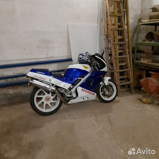 Honda vfr400 nc24