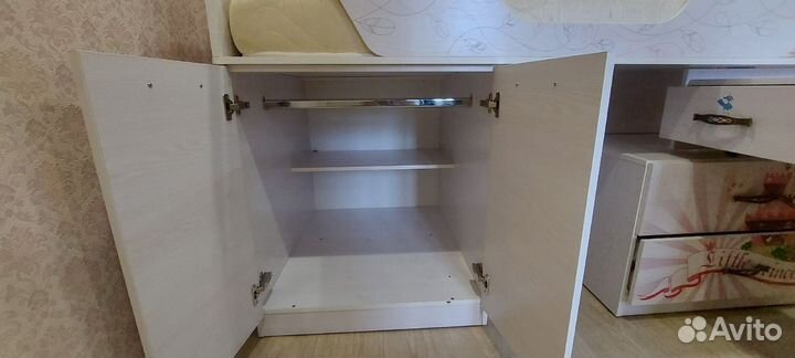 Детская кровать чердак со столом и шкафом
