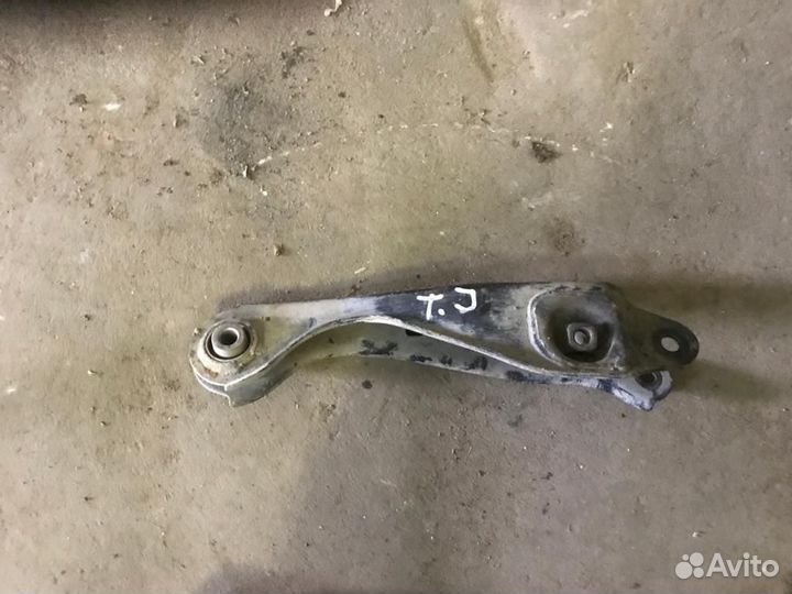 Рычаг поперечный задний нижний Ниссан Тиана 31