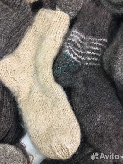 Вязаные из козьего пуха шаль, носки