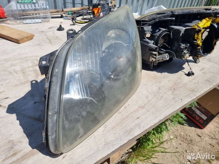 Фары Toyota Avensis t25