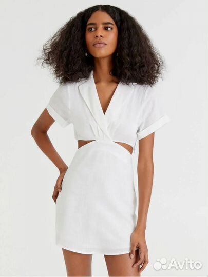 Pull and bear платье белое с разрезами по бокам