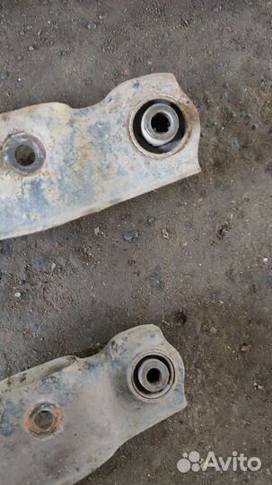 Рычаг задний нижний Volvo s40-v40 1999г