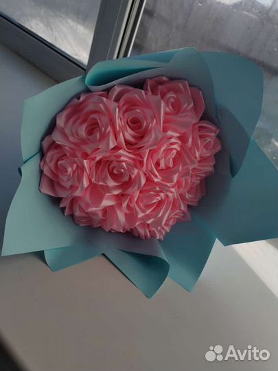 Цветы розы из атласных лент