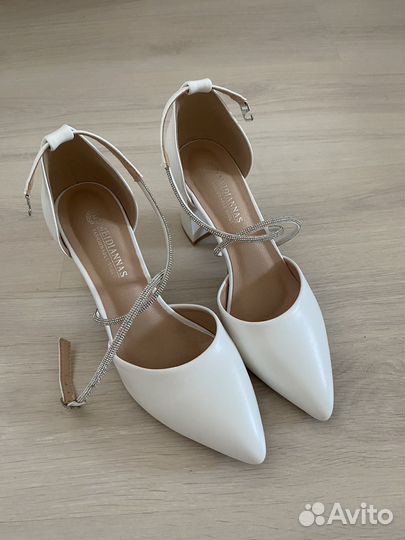 Туфли белые