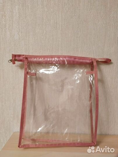 Косметички пластиковые на молнии несколько
