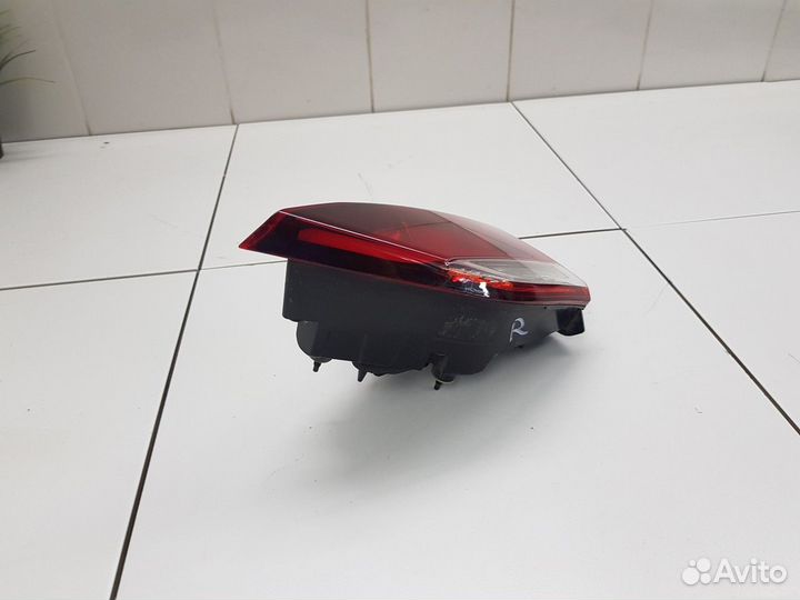 Фонарь задний внутренний правый (Genesis G80 I)