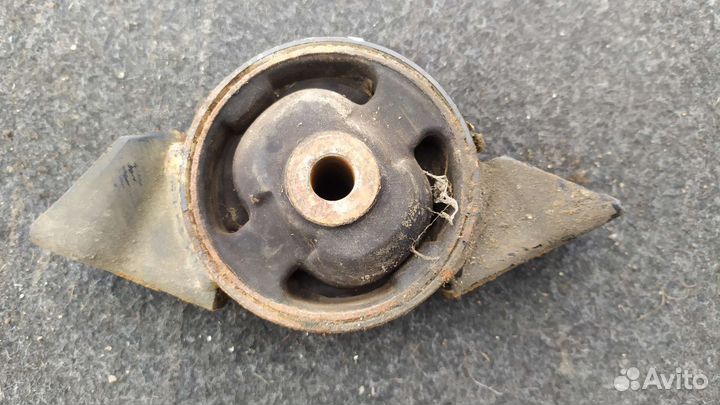 Задняя подушка АКПП деу Леганза