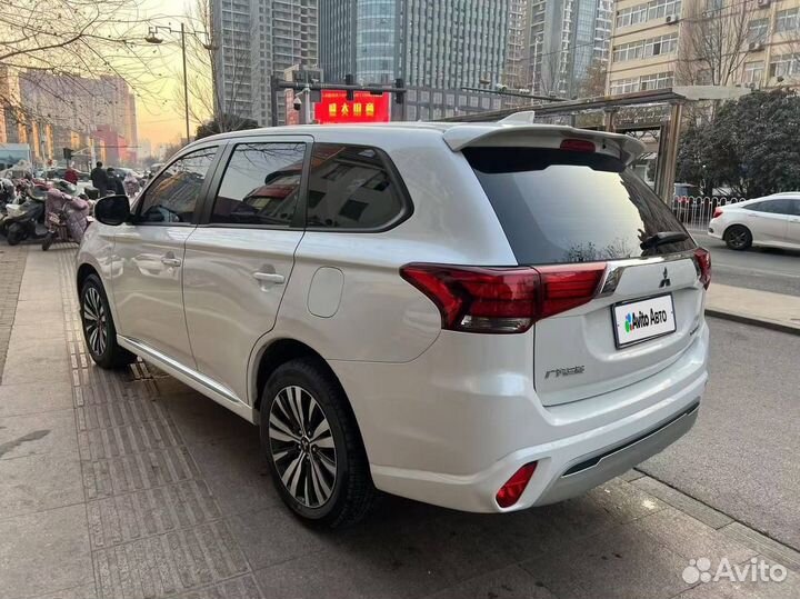 Mitsubishi Outlander 2.0 CVT, 2021, 50 000 км