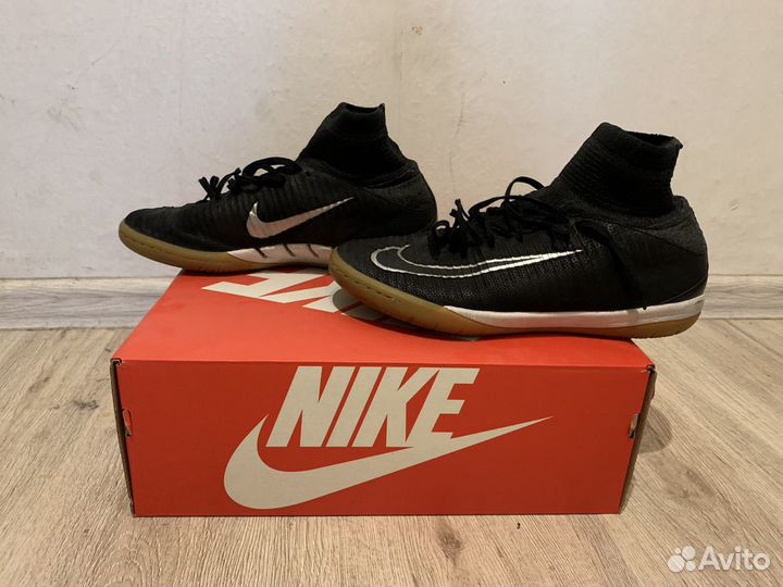 Nike футбольная обувь