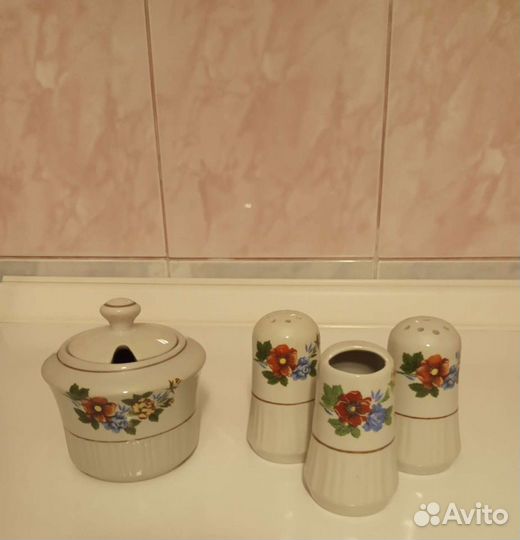 Наборы столовой посуды для сервировки стола