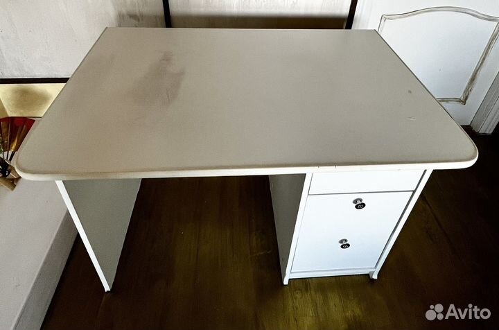Рабочий стол белый