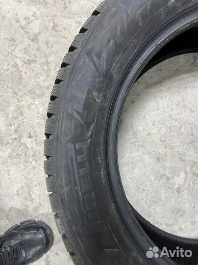 Pirelli Ice Zero 275/50 R20