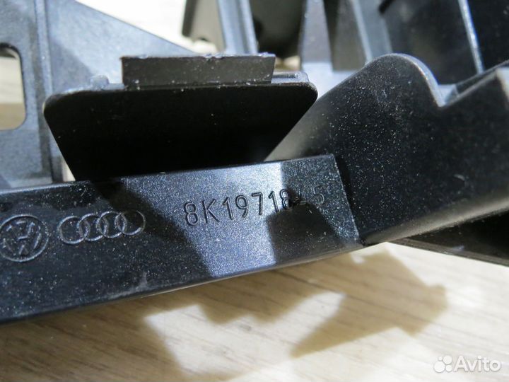 Кронштейн электронного блока Audi A7