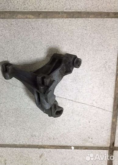 Кронштейн двигателя Volkswagen passat b4