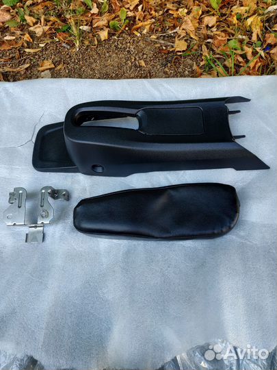Штатный подлокотник лада Веста комплект