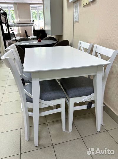 Стол. Кухонный стол