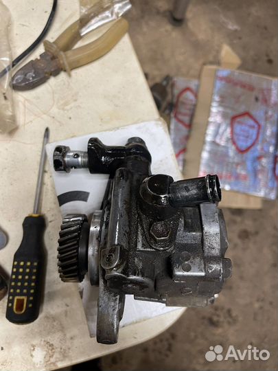 Насос гур Toyota land cruiser 200 4,5D 1vdftv