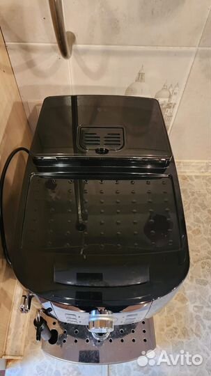 Кофемашина delonghi magnifica s