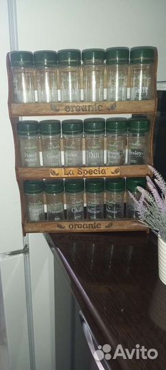 Полка для специй с банками