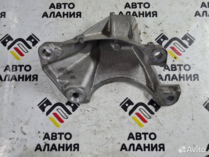 Несущий кронштейн двигателя правый Bmw F10