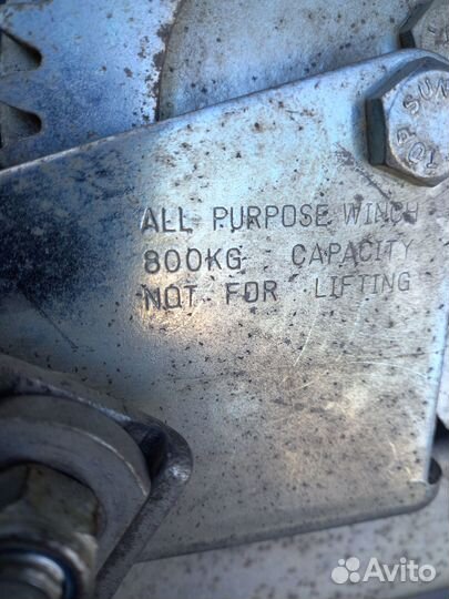 Кронштейн лебедки с лебедкой и носовым упором