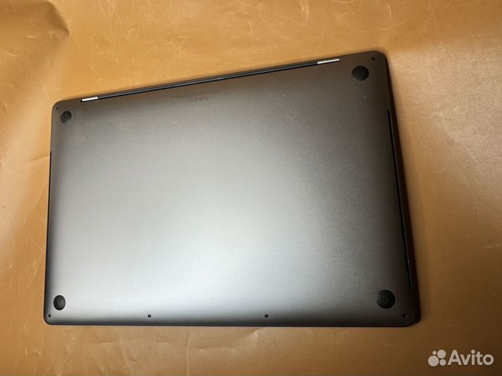 MacBook Pro 16 32GB i9 1TB 8GB Видеокарта